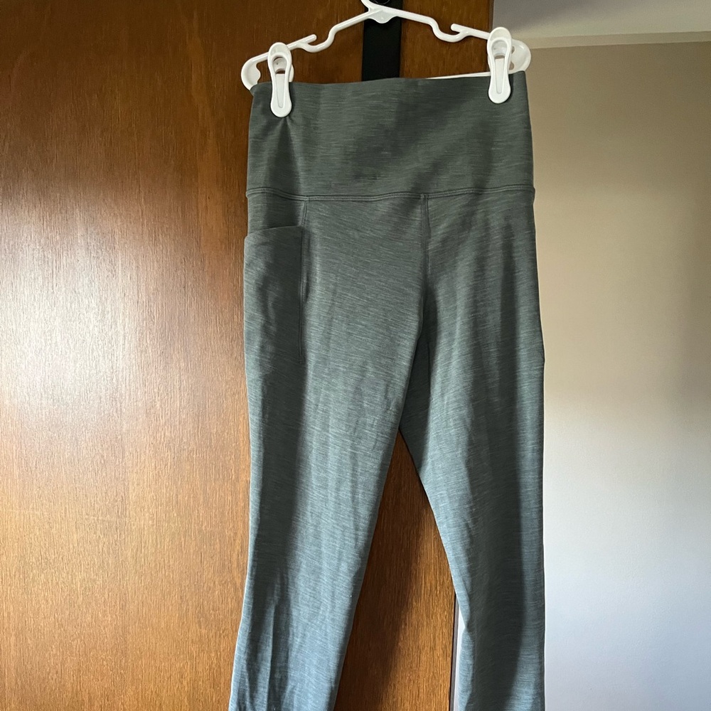 Athleta Salutation Stash 7/8 Legging